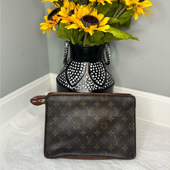 Authentic Louis Vuitton pochette homme